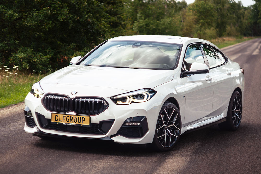 Witte BMW 2 Serie op weg naar aircoservice in Valkenswaard