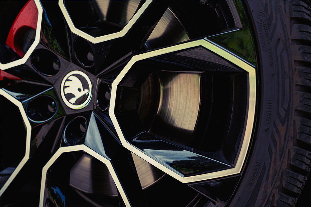 Close-up Skoda velg met gemonteerde band in Valkenswaard