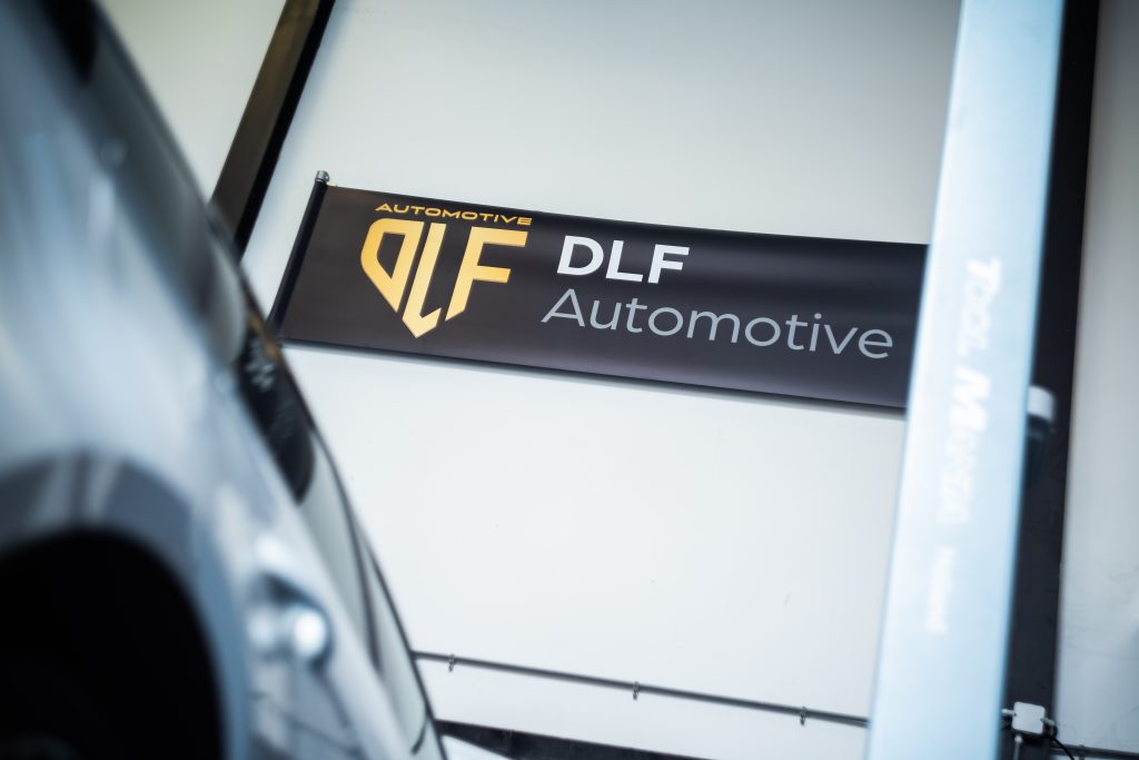 DLF Automotive banner in autogarage Valkenswaard