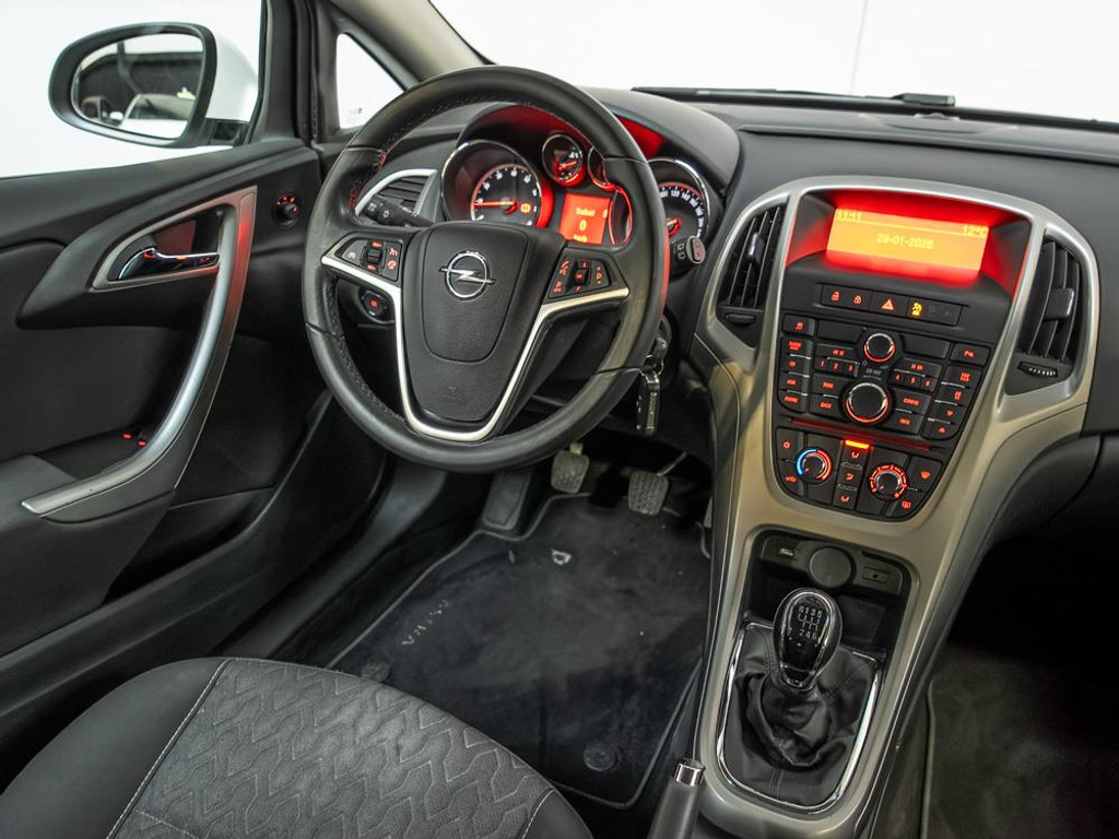 50960507 opel astra gtc 14 turbo design edition – foto 12