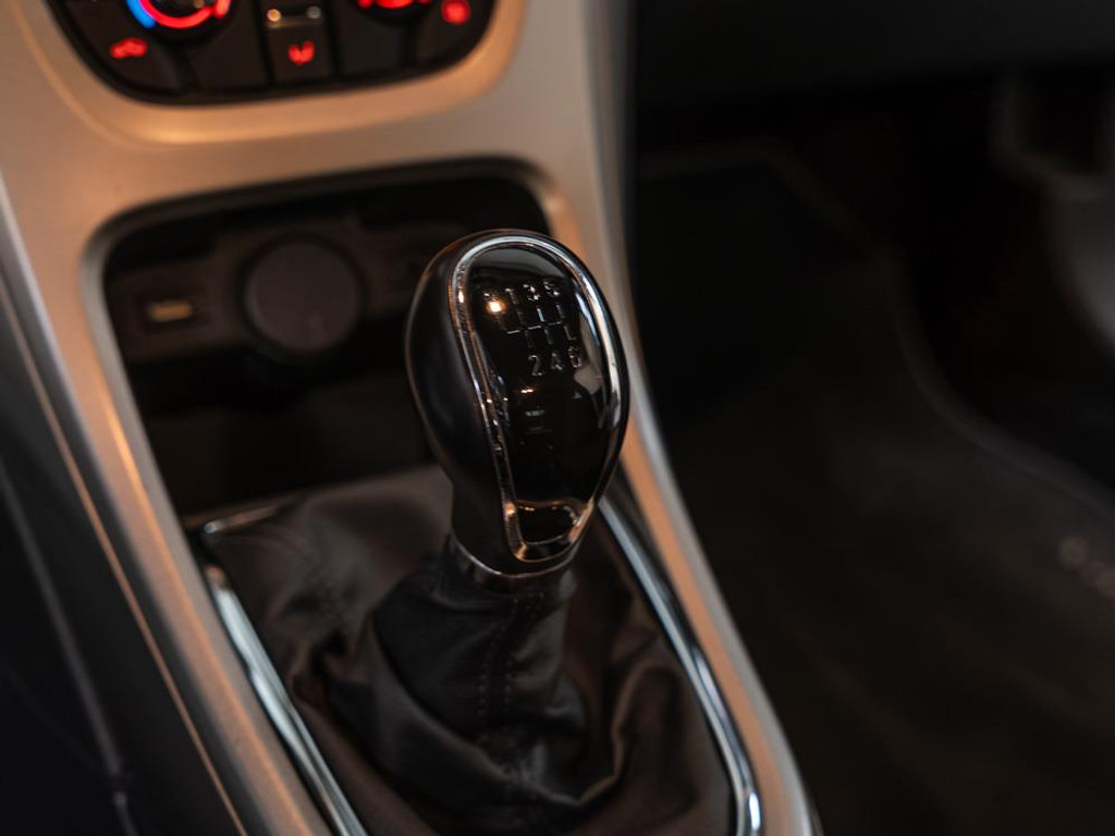 50960507 opel astra gtc 14 turbo design edition – foto 17